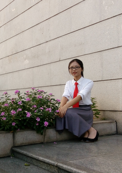 李彤.png